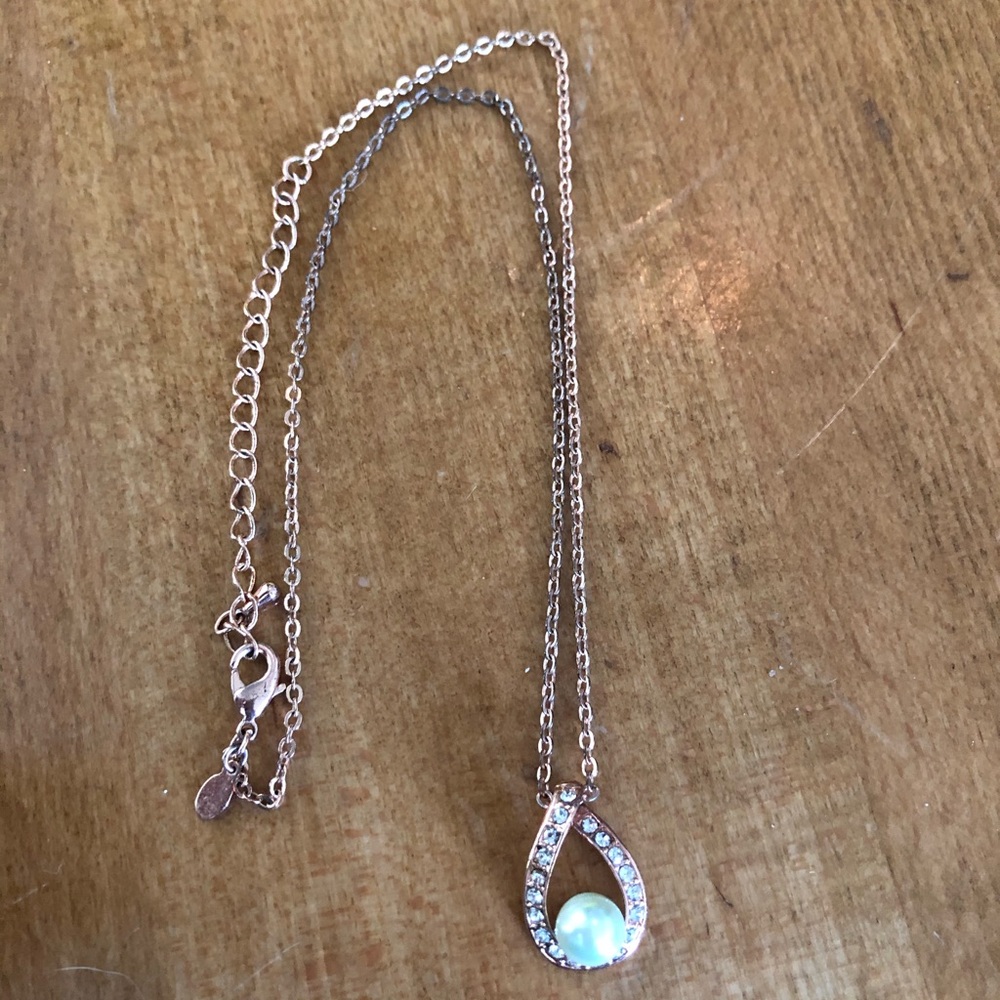 Rose gold pearl necklace